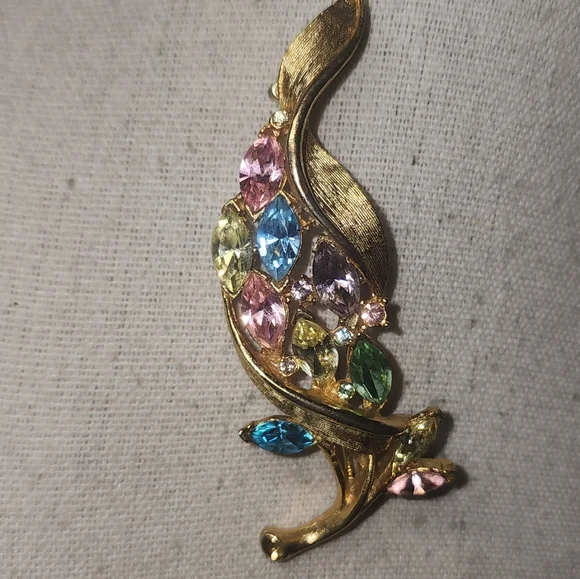 Vintage Pastel Marquis Crystal Brooch with Clip On Earrings - Picture 3 of 10